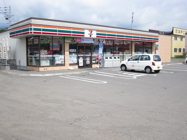 Convenience store. Seven-Eleven Tomakomai Funami store up (convenience store) 447m