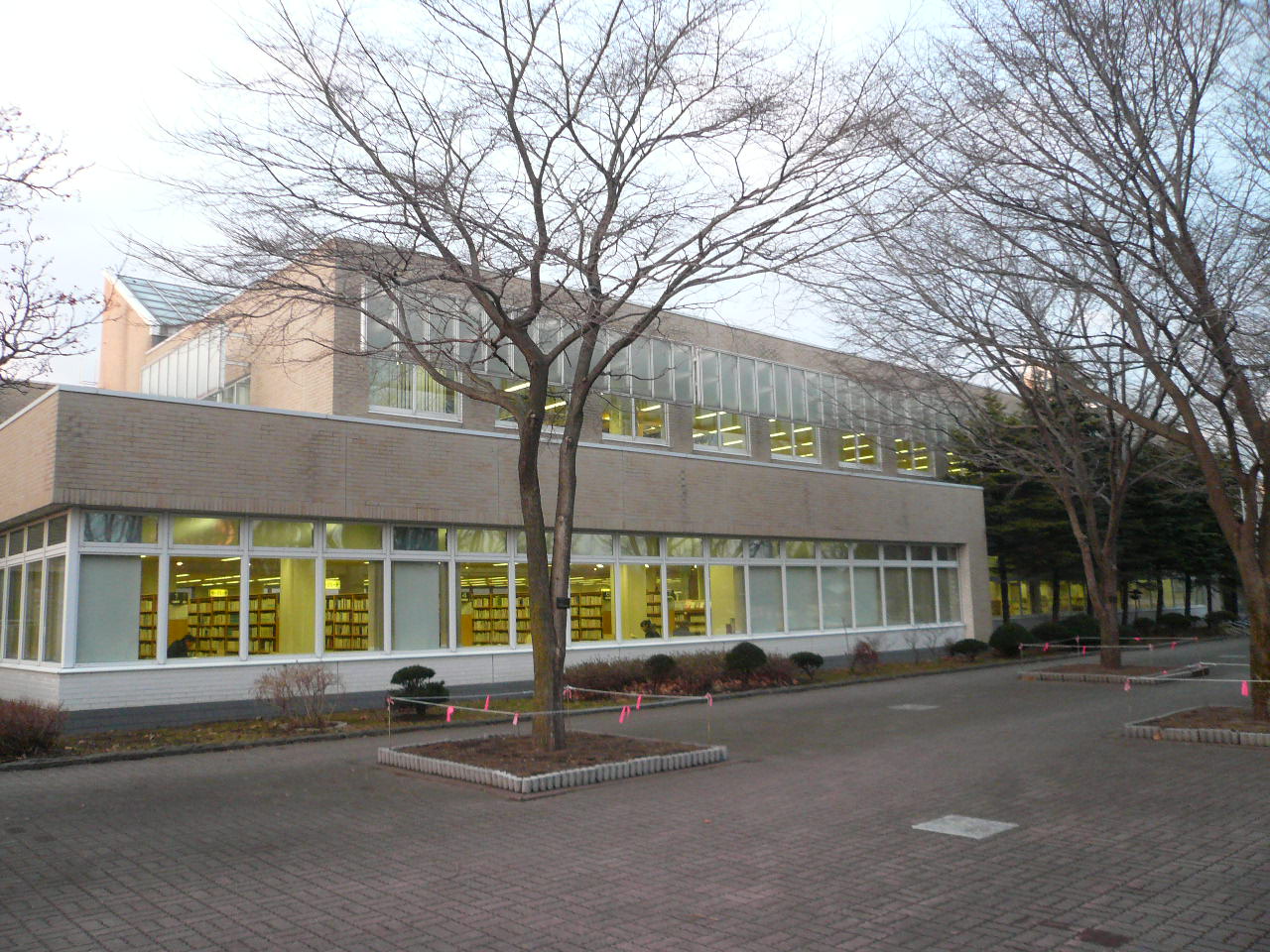 library. 1584m to Tomakomai Municipal Central Library (Library)