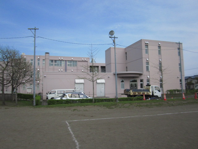 Primary school. 417m to Tomakomai Municipal Akeno elementary school (elementary school)