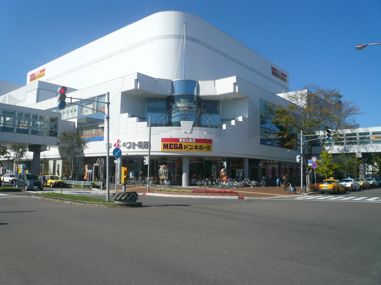 Home center. 861m until the outlet Best Tomakomai store (hardware store)