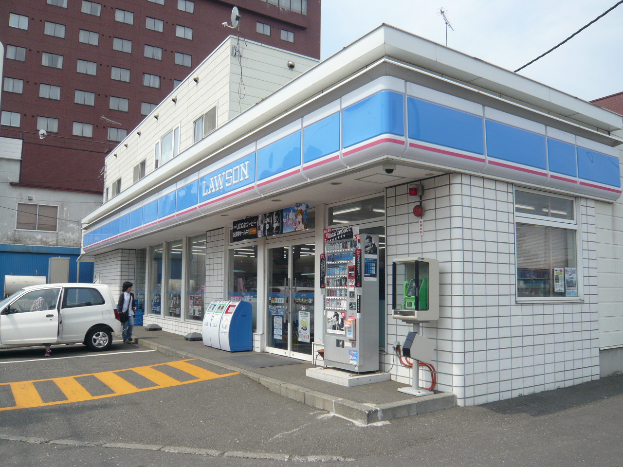 Convenience store. Lawson Tomakomai Futaba-cho 3-chome up (convenience store) 567m