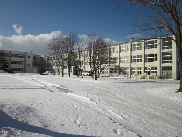 Junior high school. 949m to Tomakomai Municipal Yayoi junior high school (junior high school)