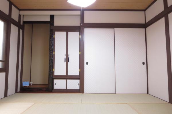 Non-living room. Alcove ・ First floor Japanese-style room 6 tatami mats with a Buddhist altar room (tatami mat exchange)