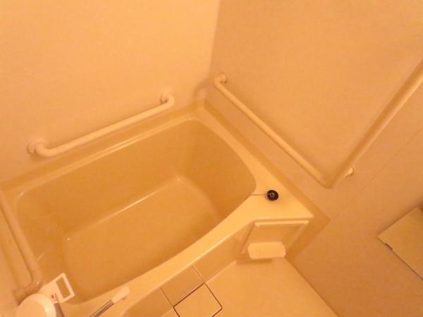 Bathroom. 0.75 square meters of bathroom Exchange did Curran new