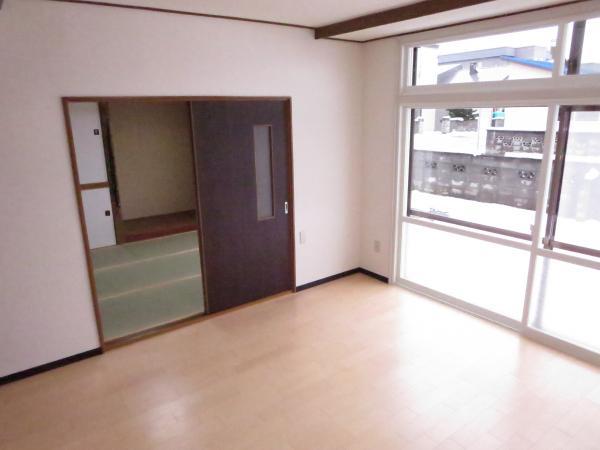 Living. Bright living room with large windows