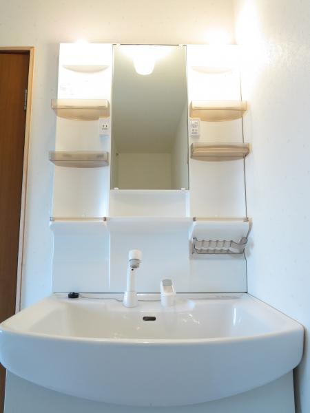 Wash basin, toilet. New vanity Because the shower can also morning Shan