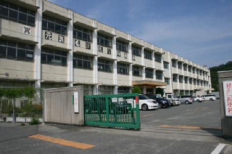 Primary school. Until the (elementary school) 1808m