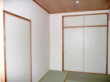 Non-living room. Japanese-style room 6 quires Tatami mat replacement Sliding door ・ Sliding door Insect