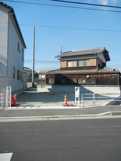 Local photos, including front road. Local (11 May 2013) Shooting