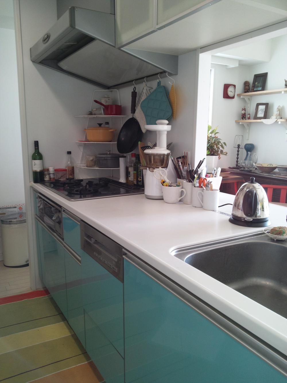 Kitchen. Dish washing and drying machine ・ It is with disposer