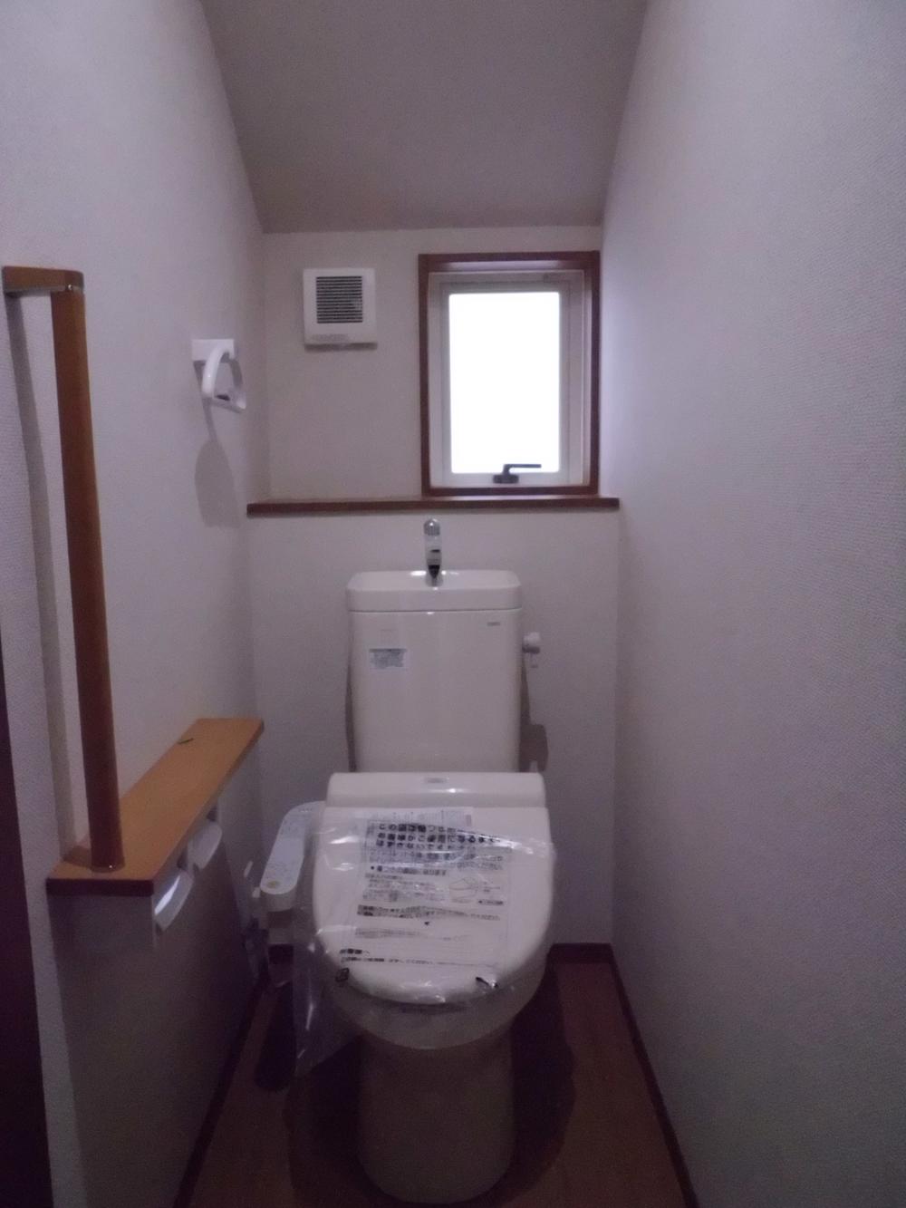 Toilet. Indoor (11 May 2013) Shooting