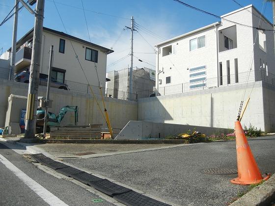 Local photos, including front road. Local current state photo