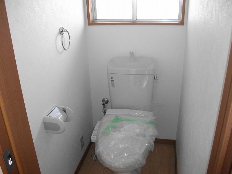 Toilet. Toilet new, It is with a bidet.