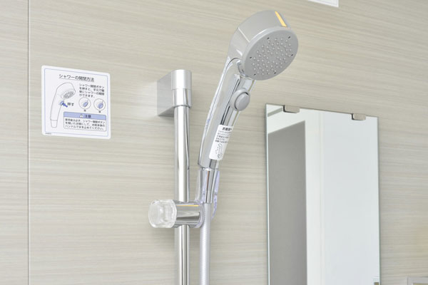 Bathing-wash room.  [Slide bar shower head] Installing a freely slide bar height adjustment. It has extended functionality (same specifications)