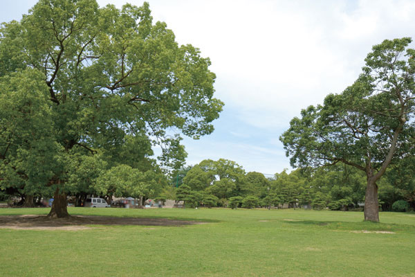 Surrounding environment. Prefectural Akashi Park (walk 17 minutes ・ About 1350m)