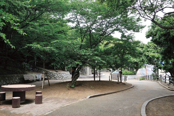 Surrounding environment. People Maruyama park (18 mins ・ About 1390m)