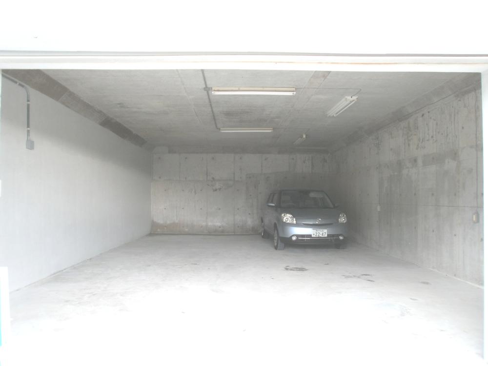 Parking lot. Four Easy parking garage normal car (Existing) is a shutter electric with.  63.63 sq m (19.24 square meters) boasts breadth and height