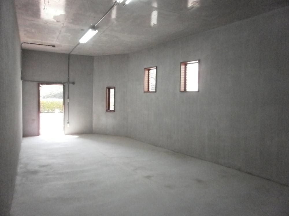 Receipt. There is also a warehouse 31.84 sq m (9.63 square meters)