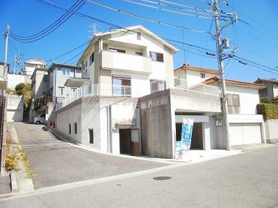 Local appearance photo. Corner lot garage and warehouse there view sun per ventilation good