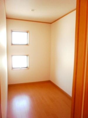 Other introspection. Windows have also a closet also in the study