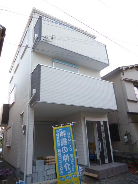 Local appearance photo. Local (11 May 2013) Shooting