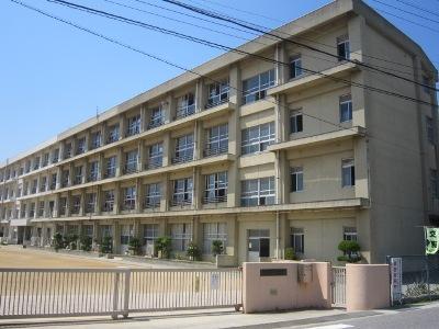 Primary school. 300m until the Akashi Municipal NishikiUra Elementary School