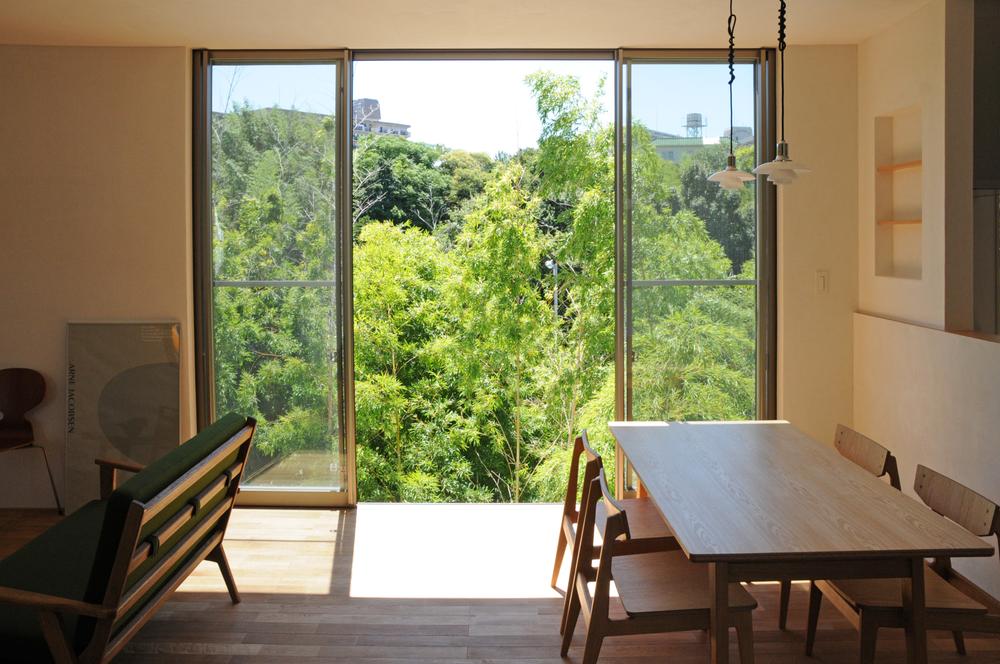 Other. Windows use the thinnest type frame in Genji that wooden window sashes, To produce a height of up to ceiling height, Stronger sense of unity with the outside. 