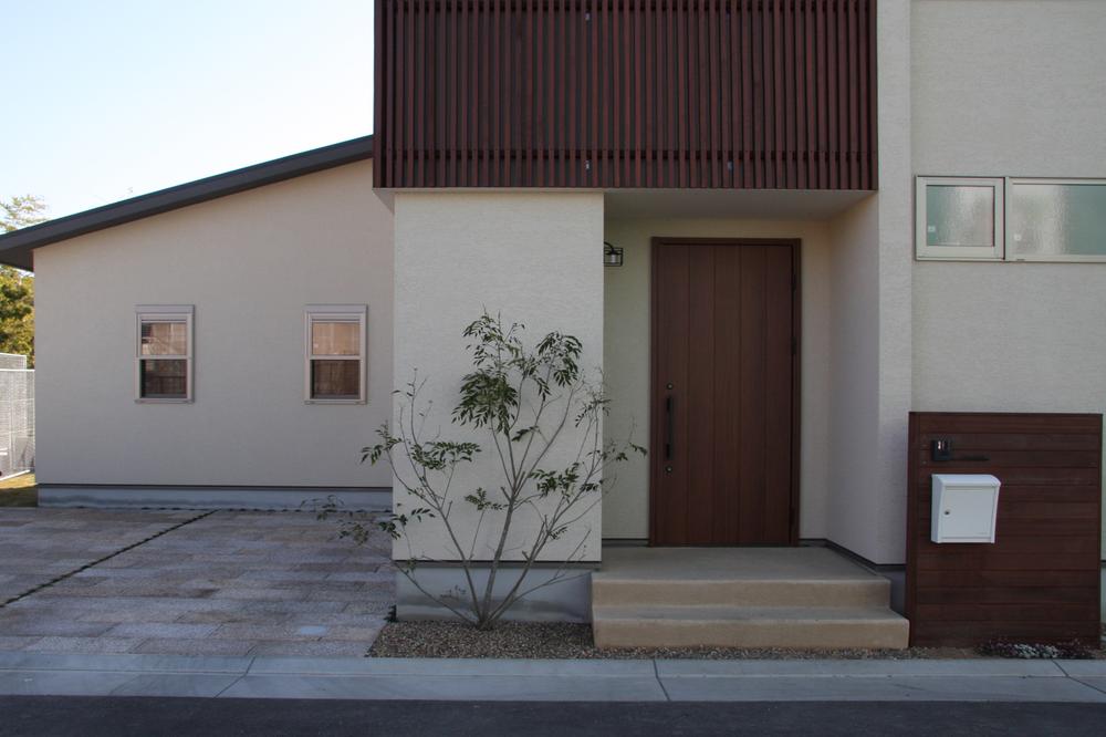 Other. Entrance dirt floor is mixed with decomposed granite soil and white cement, I was holding a wooden trowel.