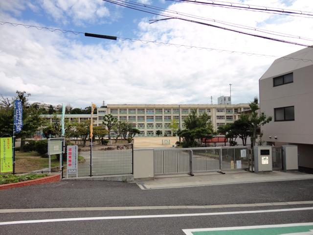 Primary school. 500m to Akashi Municipal morning mist Elementary School