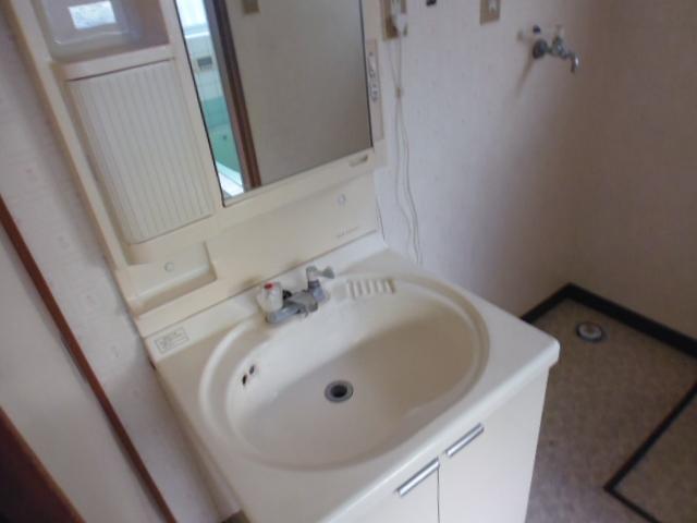 Wash basin, toilet