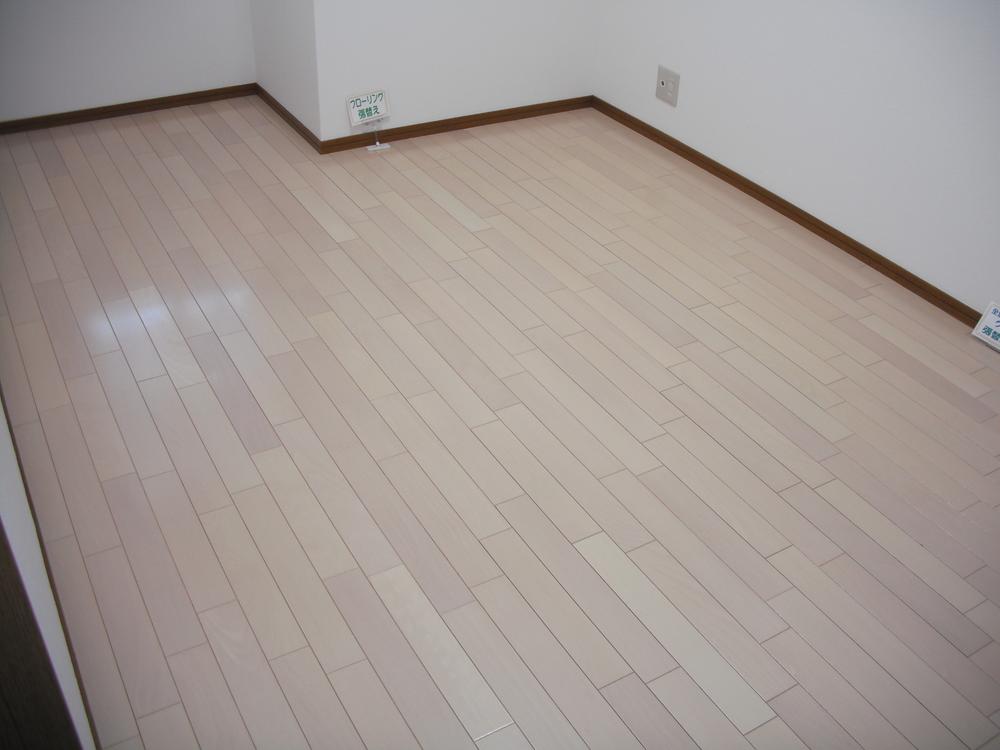 Non-living room. Prestige Akashi west Akashi Uozumichoshimizu local Flooring, Cross Chokawa
