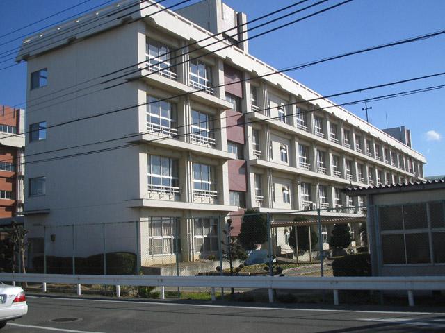 Junior high school. 600m until the Akashi Municipal Futami junior high school