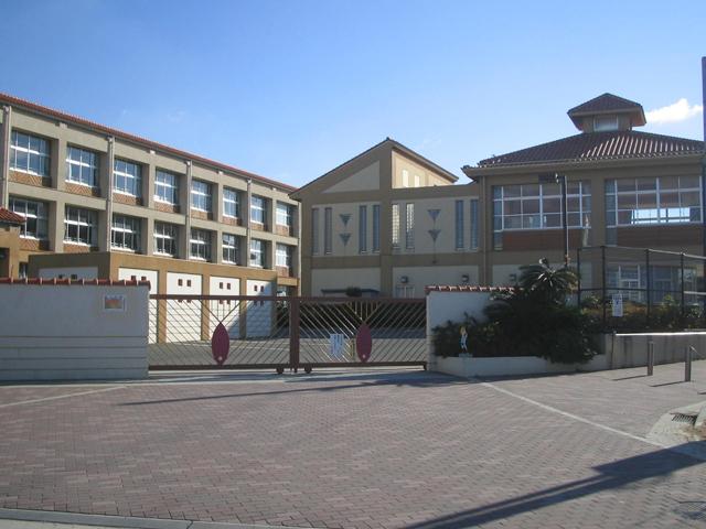 Primary school. Akashi Municipal Futami to Nishi Elementary School 670m