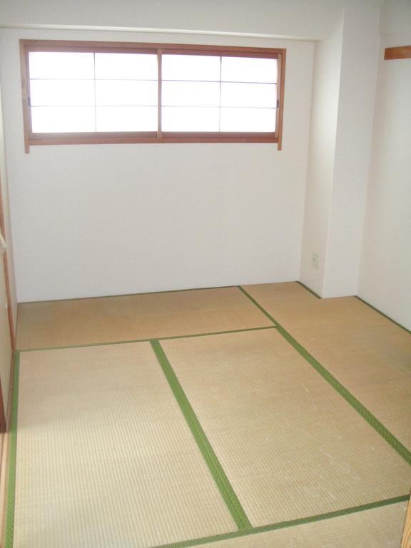 Other room space. Renovated before