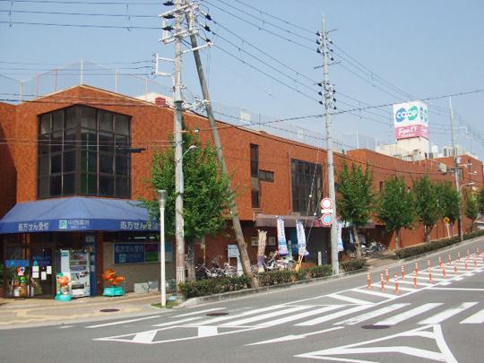 Shopping centre. Uozumi until Mall 466m