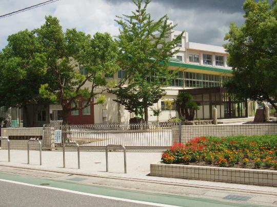 Primary school. 1574m to Akashi Municipal Uozumi Elementary School