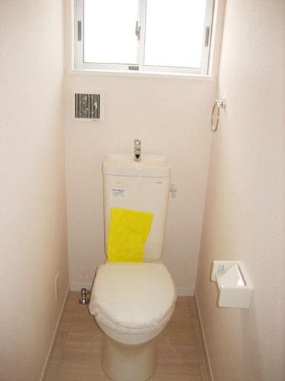 Toilet. Second floor toilet (September 2013) Shooting