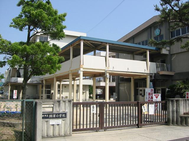 Primary school. 800m until the Akashi Municipal NishikiUra Elementary School