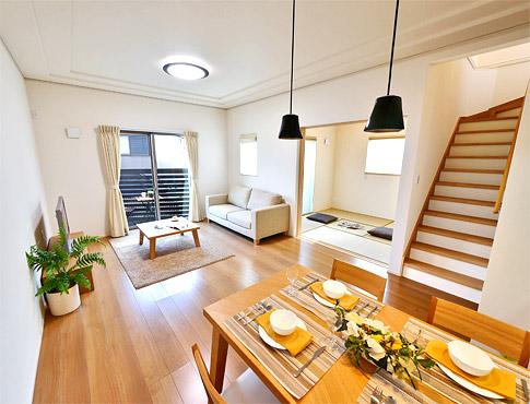 Living. We are living to gather nature and family on the stairs to access through the living room!  [No. 3 place ・ Model house / living] 