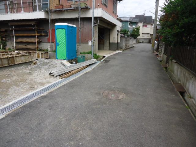 Local photos, including front road. Local (October 18, 2013) Shooting