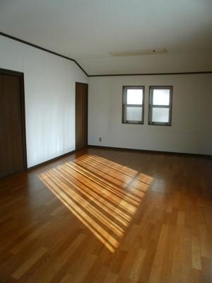 Non-living room. Second floor Western-style room is located in quire 14