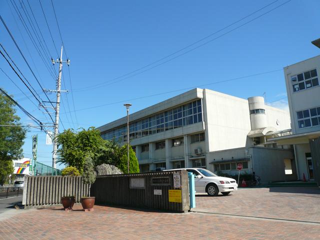 Primary school. 850m up to elementary school Akashi Municipal Eney Island