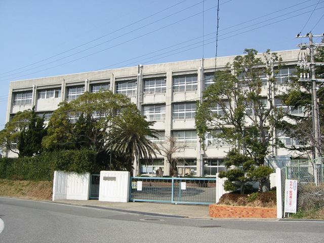 Junior high school. 1500m to Akashi Municipal Eney Island junior high school
