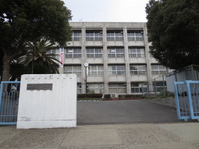 Junior high school. 700m until the Akashi Municipal Eney Island junior high school (junior high school)