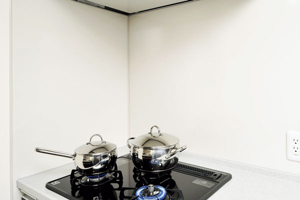 Kitchen.  [Enamel kitchen panel] Around the stove, Stain-resistant also simple enamel steel kitchen panel care has been adopted (same specifications)