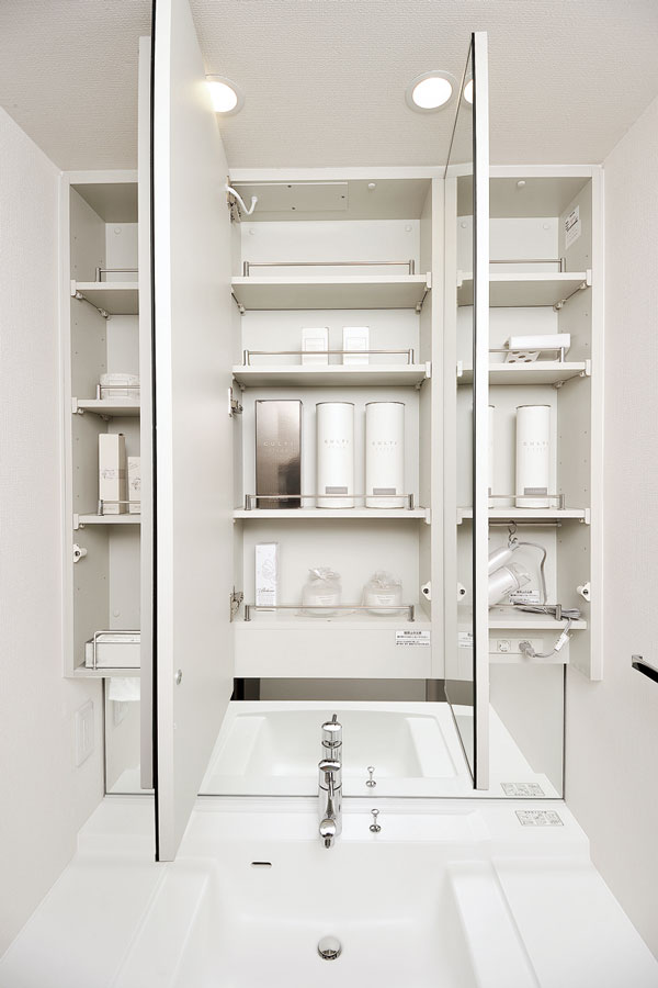 Bathing-wash room.  [Multi-function three-sided mirror] It can be stored, such as toiletries, Functional Kagamiura storage has provided (same specifications)