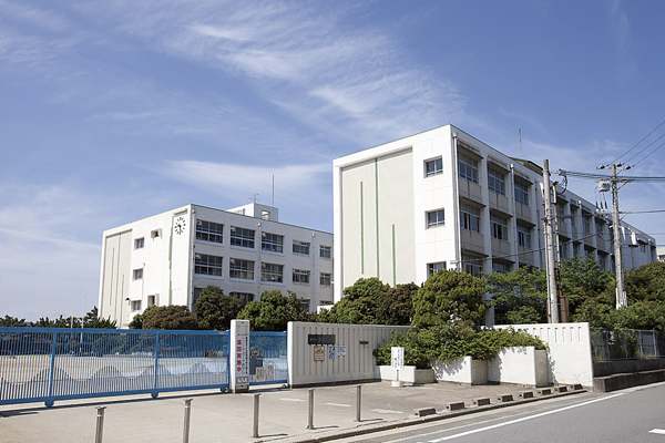 Surrounding environment. Municipal Nakazaki Elementary School (7 min walk ・ About 500m)