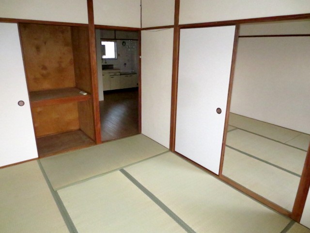 Living and room. Warm full of continued Japanese-style room