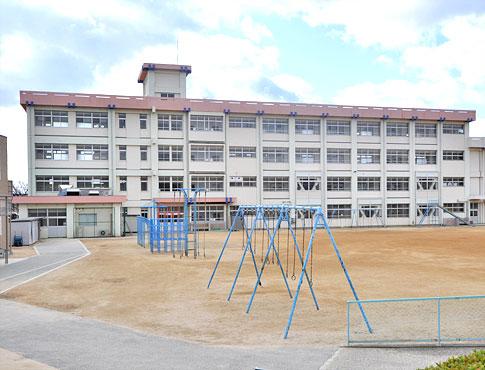 Primary school. 1040m until the Municipal Okubo Elementary School