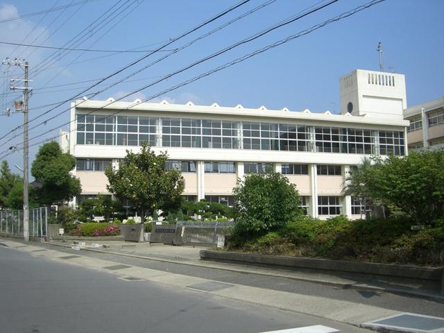 Primary school. Akashi Municipal Kanigasaka 600m up to elementary school